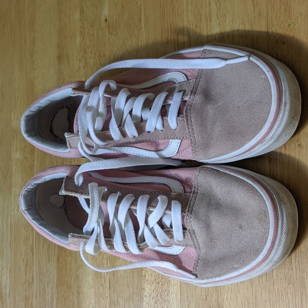 Van's women's Ward low top sneakers size 9.5